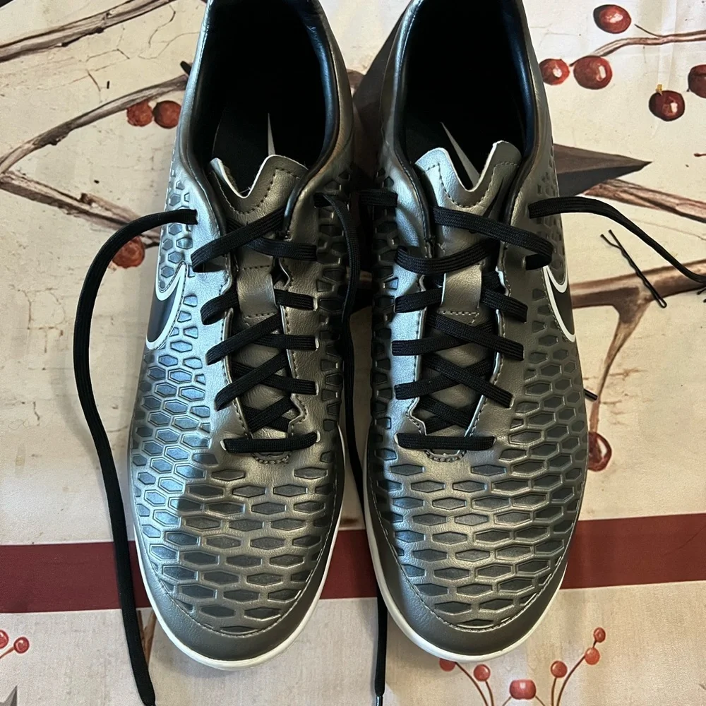 Nike Gray and Black Athletic Shoes with Textured Design - Picture 1 of 8